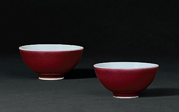 A pair of Ji Hong glazed cups